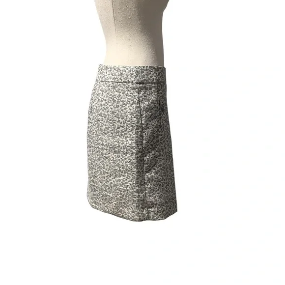 ANN TAYLOR LOFT Tapestry Short Skirt - Size 4P - Picture 6 of 12